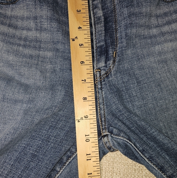 Levis Women's 711 Skinny Jean, Medium Wash, Mid Rise, Freyed Hem Size 33 - Picture 13 of 13